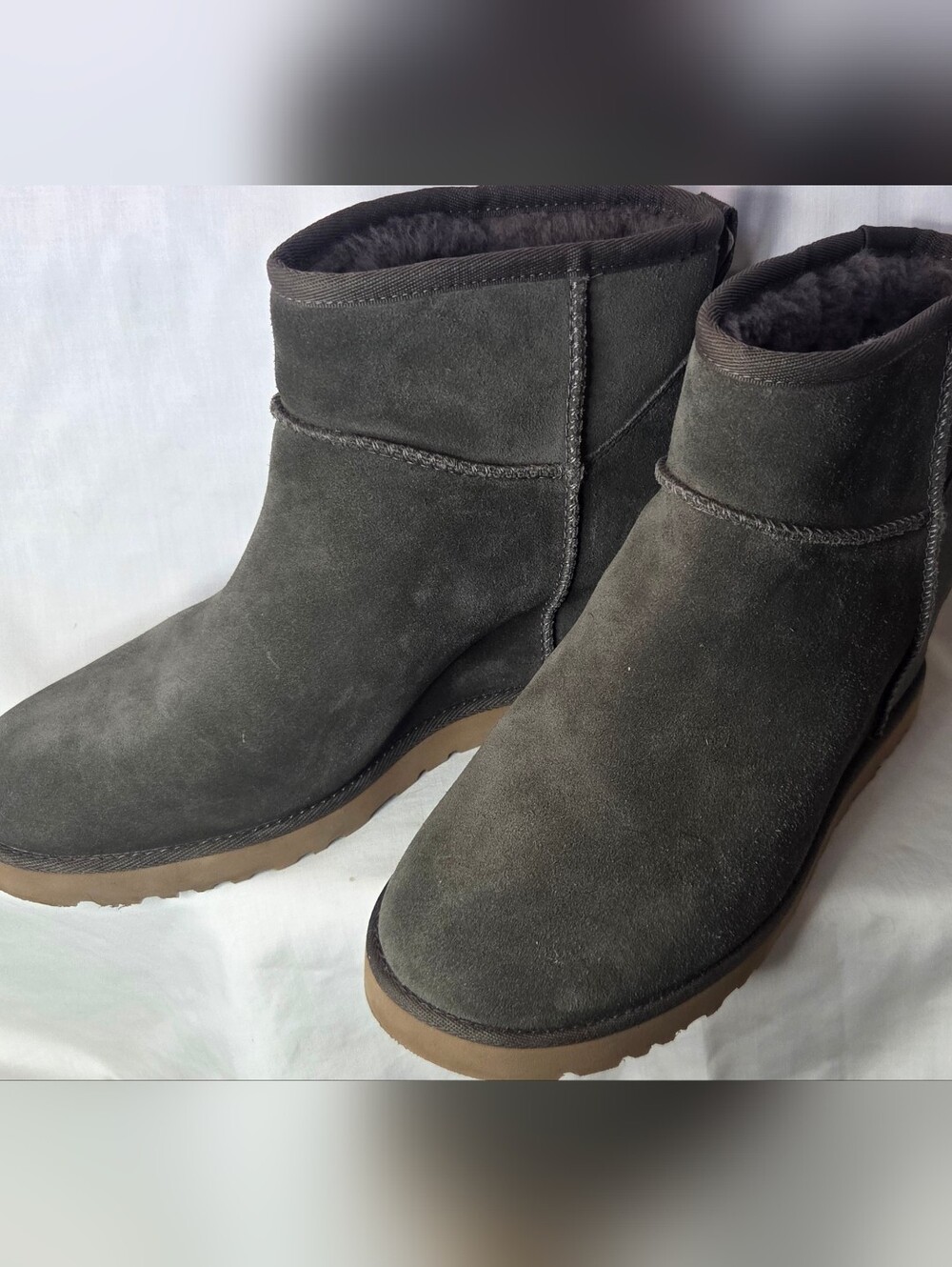 UGG Classic Femme Mini Boots Hidden Wedge Boots Women's Sz 9 Grey Suede 1104609